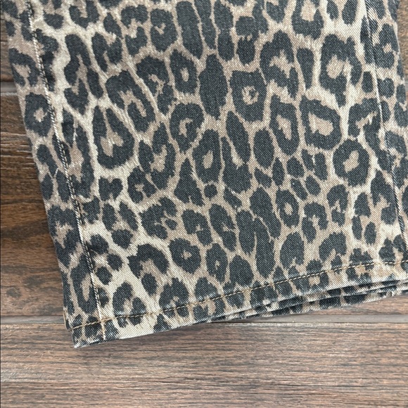 Leopard Print High Rise Jeans - Picture 5 of 7